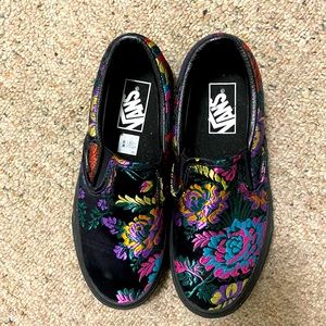 Slip-on black floral satin Vans
